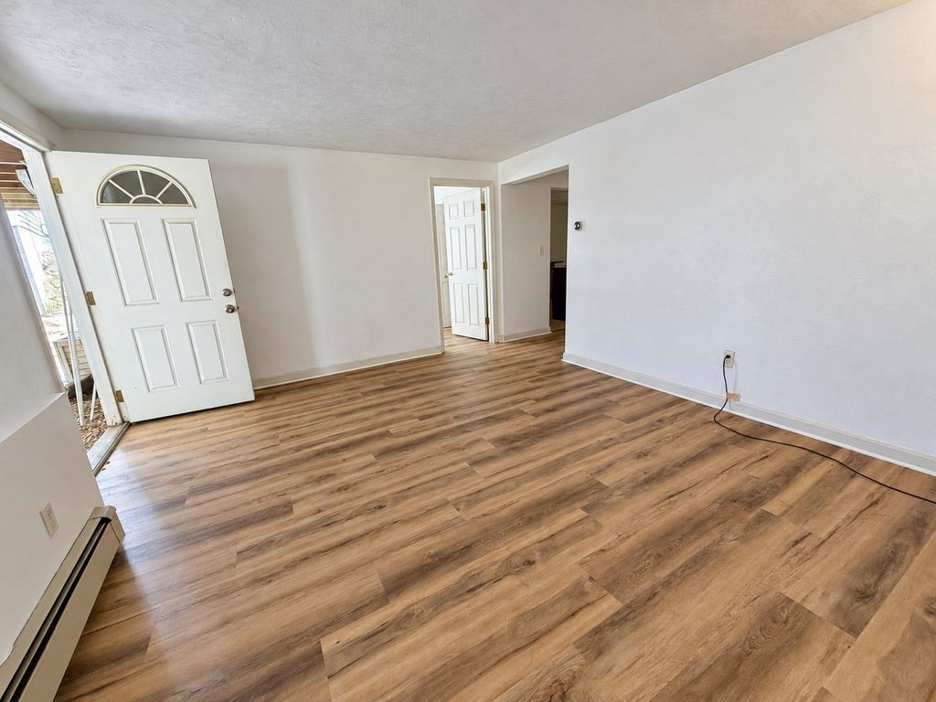 126 Turnpike St B, Canton, MA 02021