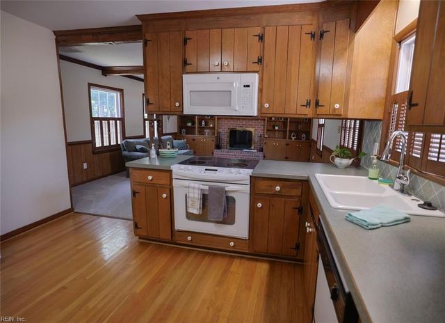 140 Albany DR, Hampton, VA 23666