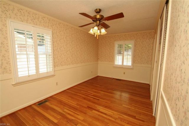 140 Albany DR, Hampton, VA 23666