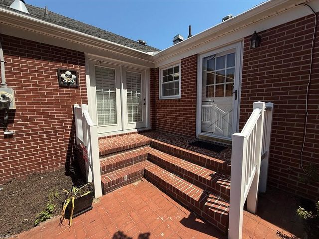 140 Albany DR, Hampton, VA 23666