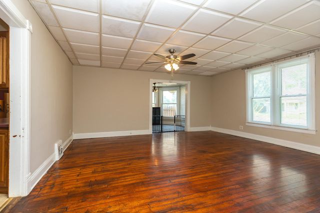 704 Smoky Hill Dr, Salina, KS 67401