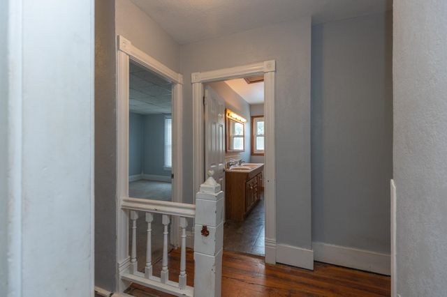 704 Smoky Hill Dr, Salina, KS 67401