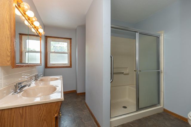 704 Smoky Hill Dr, Salina, KS 67401