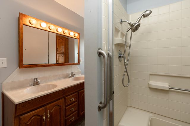 704 Smoky Hill Dr, Salina, KS 67401