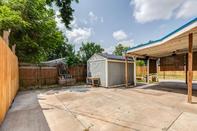 704 Smoky Hill Dr, Salina, KS 67401