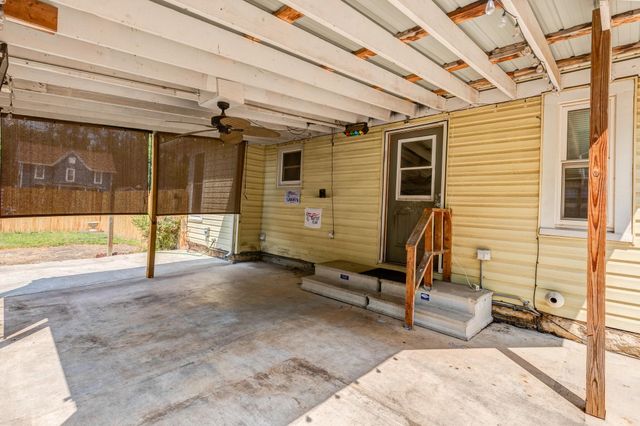 704 Smoky Hill Dr, Salina, KS 67401