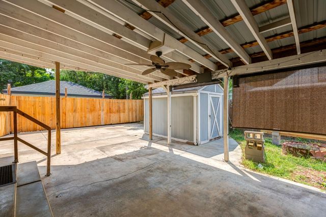 704 Smoky Hill Dr, Salina, KS 67401