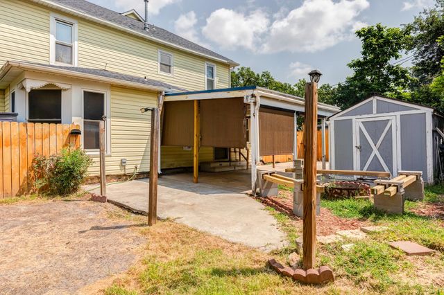 704 Smoky Hill Dr, Salina, KS 67401