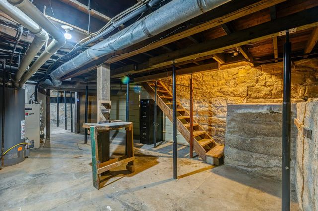 704 Smoky Hill Dr, Salina, KS 67401