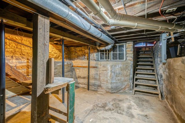 704 Smoky Hill Dr, Salina, KS 67401