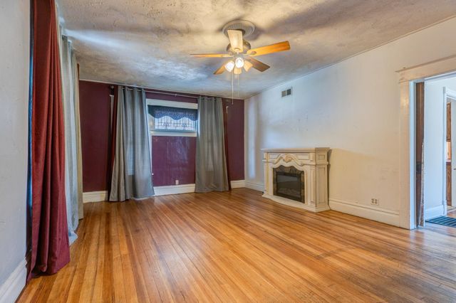 704 Smoky Hill Dr, Salina, KS 67401