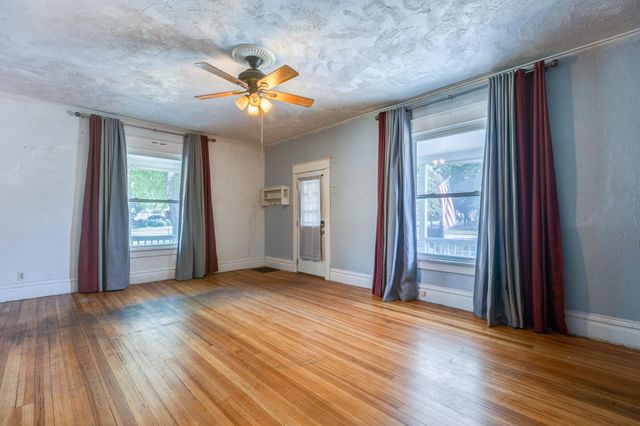 704 Smoky Hill Dr, Salina, KS 67401