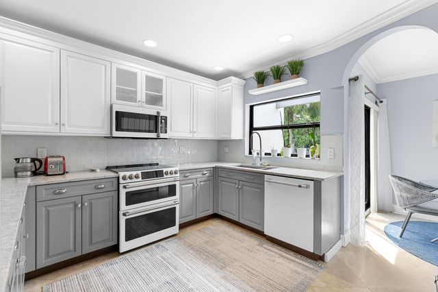 11397 POND VIEW Drive E202, Wellington, FL 33414