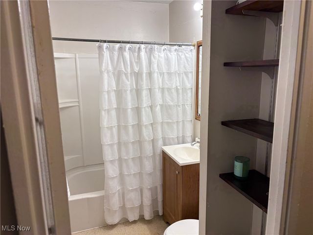 1060 Park Avenue NE, North Canton, OH 44720