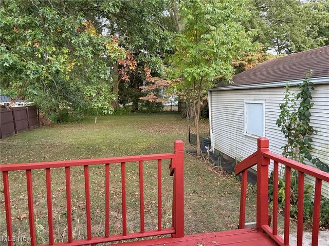 1060 Park Avenue NE, North Canton, OH 44720