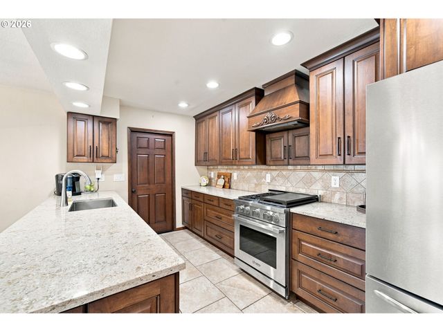 4830 Nw NESKOWIN Ave, Portland, OR 97229