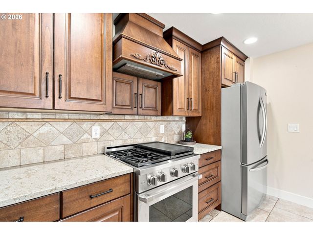 4830 Nw NESKOWIN Ave, Portland, OR 97229
