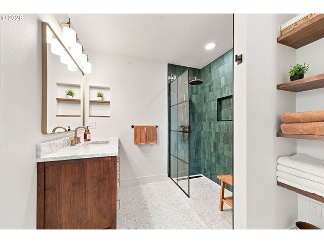 4830 Nw NESKOWIN Ave, Portland, OR 97229