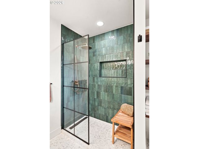4830 Nw NESKOWIN Ave, Portland, OR 97229