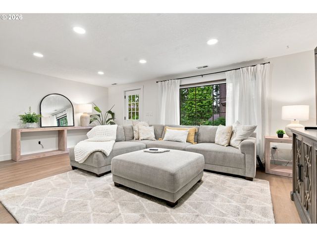 4830 Nw NESKOWIN Ave, Portland, OR 97229