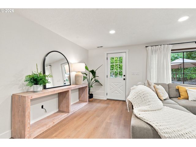 4830 Nw NESKOWIN Ave, Portland, OR 97229