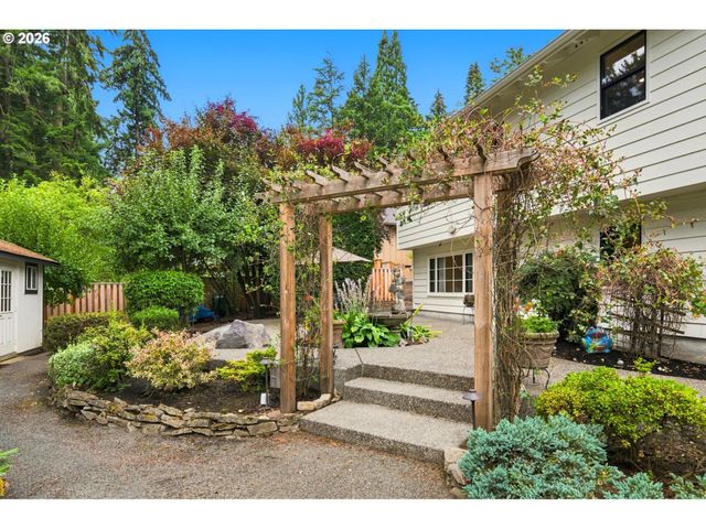 4830 Nw NESKOWIN Ave, Portland, OR 97229