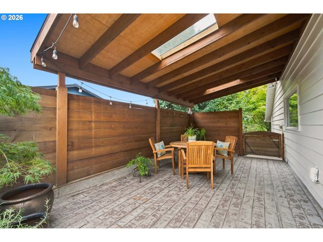 4830 Nw NESKOWIN Ave, Portland, OR 97229