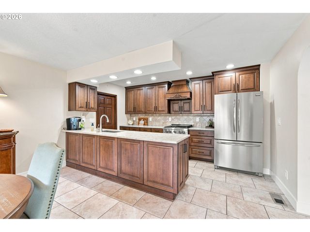 4830 Nw NESKOWIN Ave, Portland, OR 97229