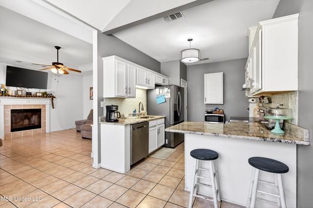 9823 Ala Moana Street, Diamondhead, MS 39525