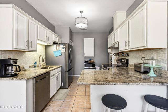 9823 Ala Moana Street, Diamondhead, MS 39525