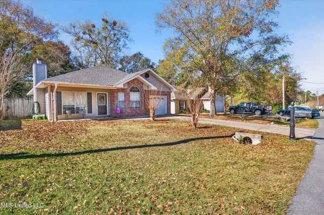 9823 Ala Moana Street, Diamondhead, MS 39525