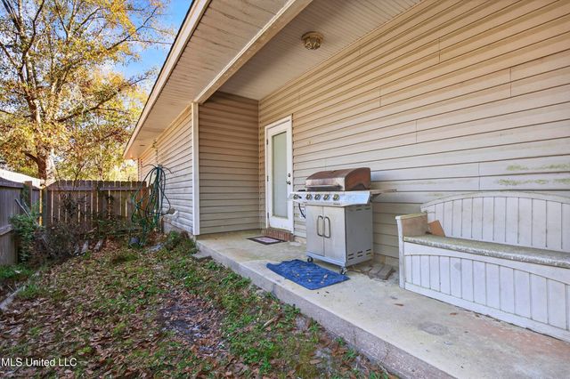 9823 Ala Moana Street, Diamondhead, MS 39525