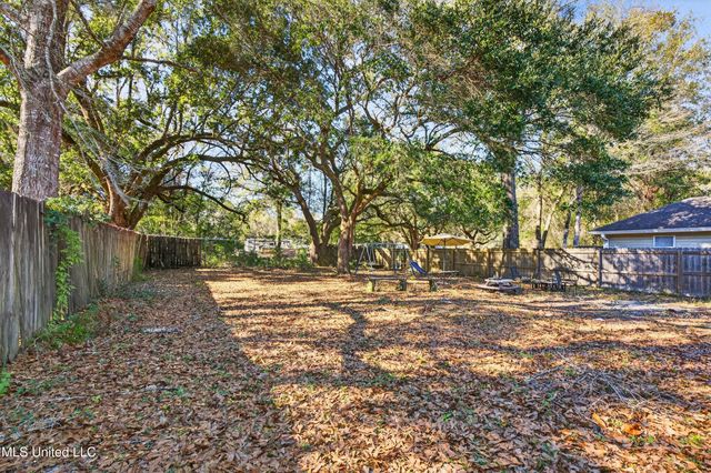 9823 Ala Moana Street, Diamondhead, MS 39525