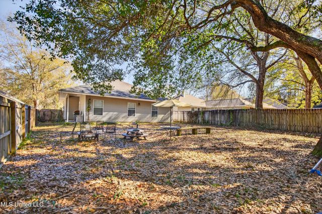 9823 Ala Moana Street, Diamondhead, MS 39525