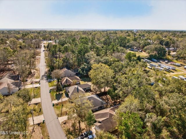 9823 Ala Moana Street, Diamondhead, MS 39525