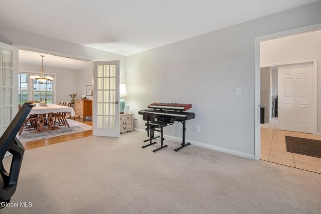 632 Maple Lane, Niskayuna, NY 12309