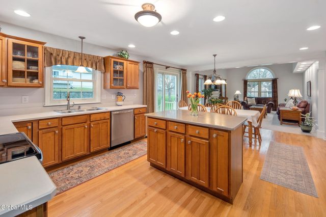 632 Maple Lane, Niskayuna, NY 12309