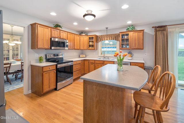 632 Maple Lane, Niskayuna, NY 12309