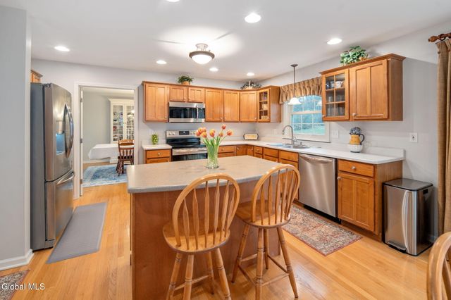632 Maple Lane, Niskayuna, NY 12309