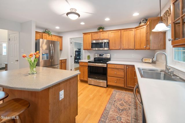 632 Maple Lane, Niskayuna, NY 12309
