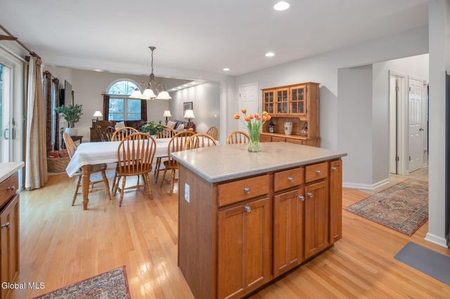 632 Maple Lane, Niskayuna, NY 12309