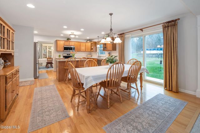 632 Maple Lane, Niskayuna, NY 12309