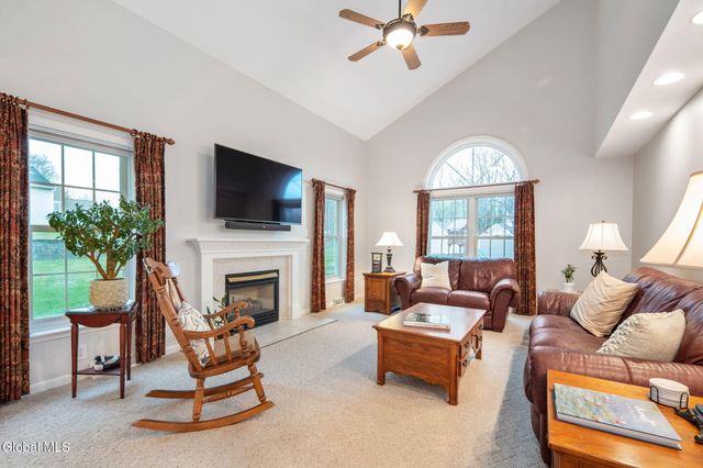 632 Maple Lane, Niskayuna, NY 12309