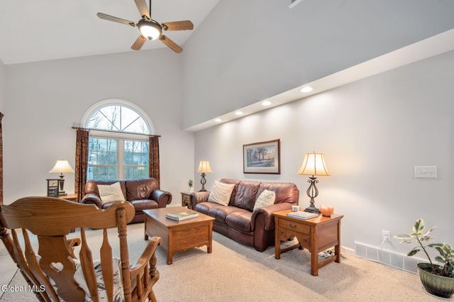 632 Maple Lane, Niskayuna, NY 12309