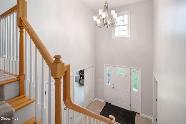 632 Maple Lane, Niskayuna, NY 12309