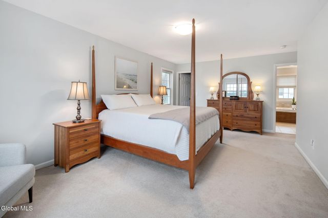 632 Maple Lane, Niskayuna, NY 12309
