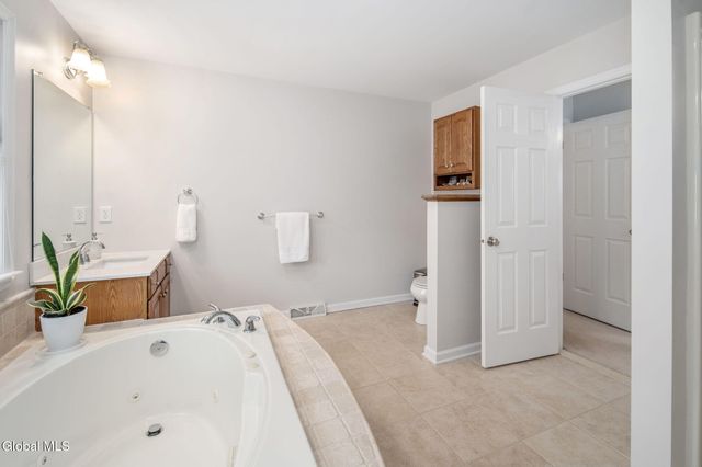 632 Maple Lane, Niskayuna, NY 12309