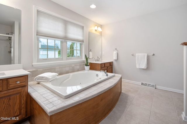 632 Maple Lane, Niskayuna, NY 12309