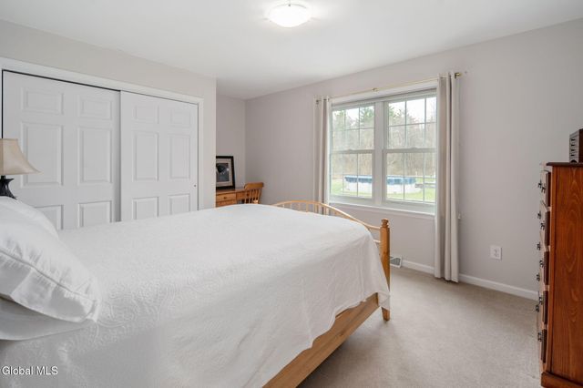 632 Maple Lane, Niskayuna, NY 12309