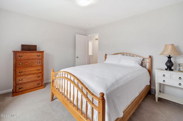 632 Maple Lane, Niskayuna, NY 12309
